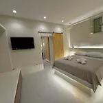 White Jacuzzi Апартаменты