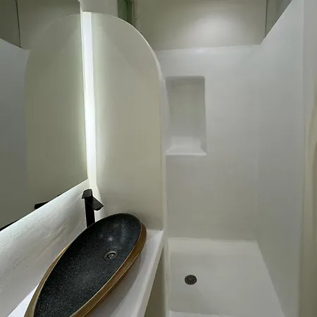 White Jacuzzi Ίος