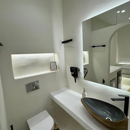 White Jacuzzi * Ίος