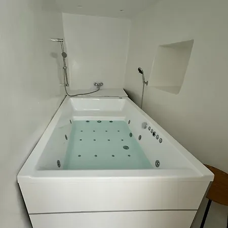 Διαμέρισμα White Jacuzzi